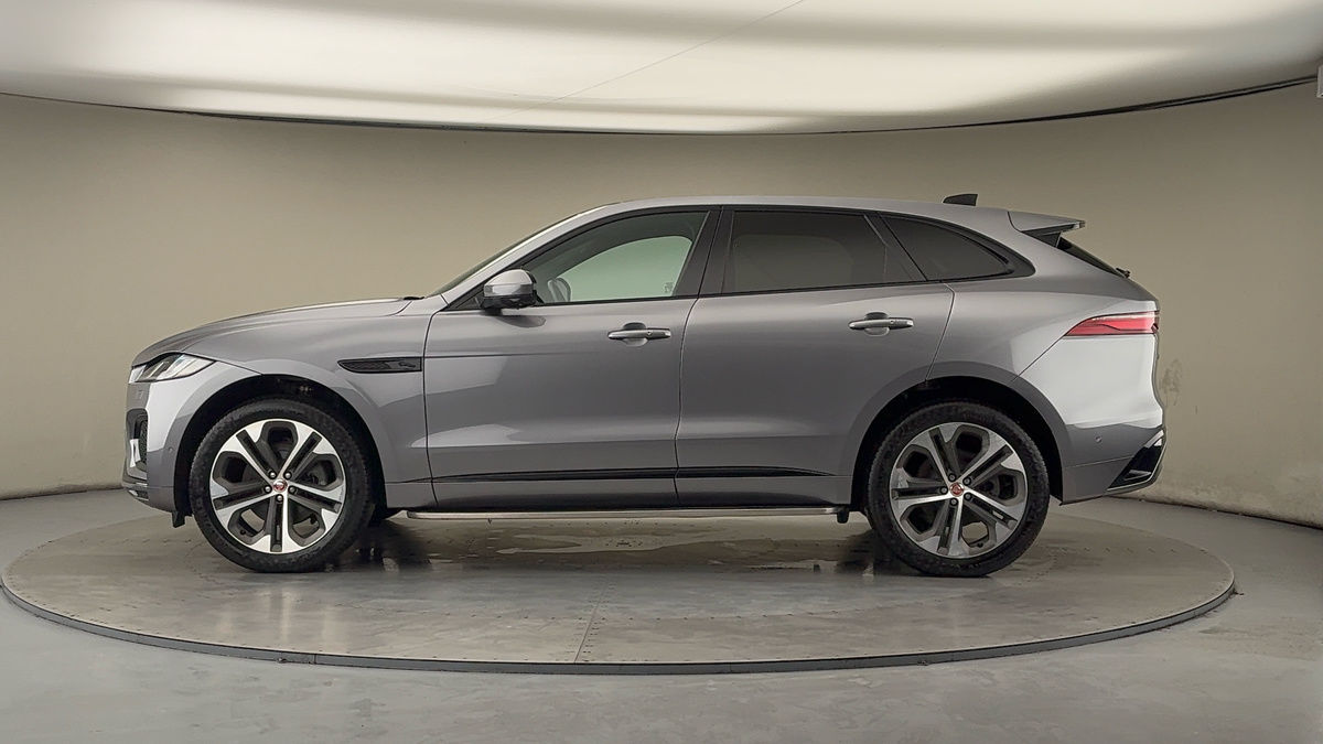 Jaguar F-PACE Image 15