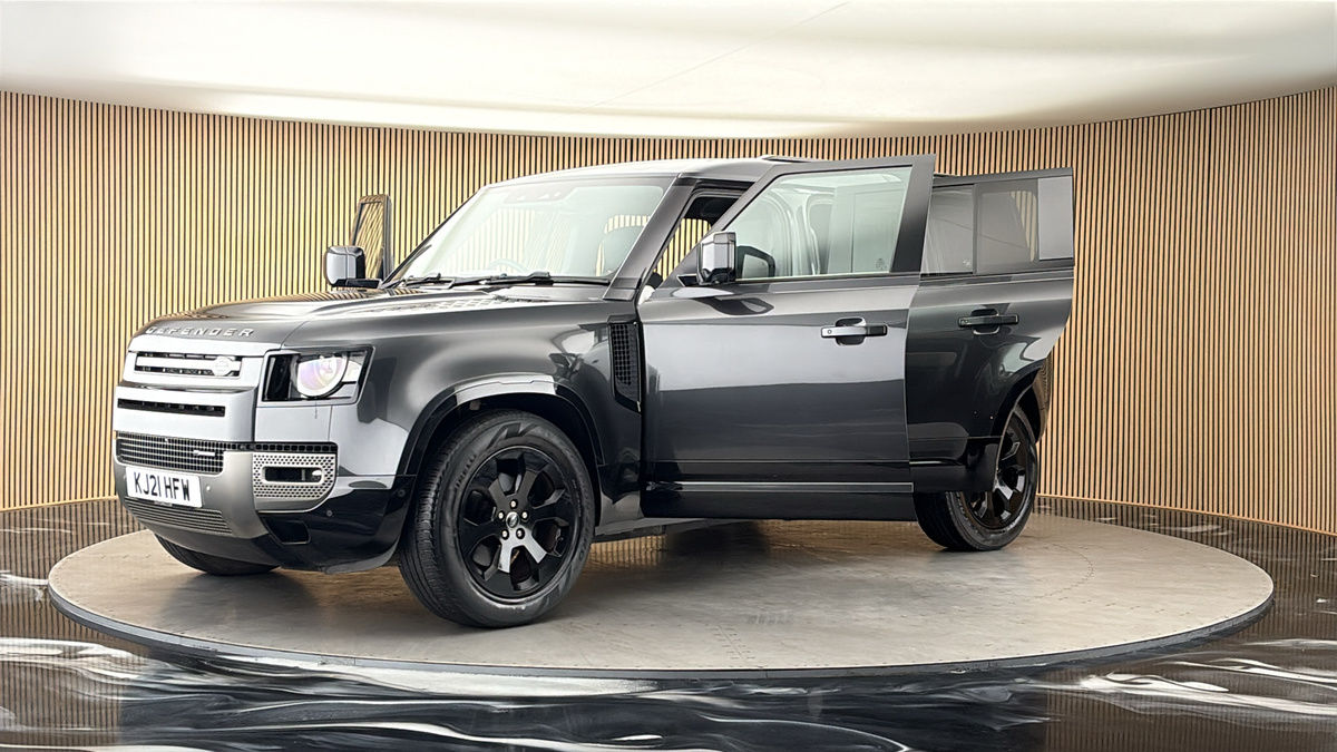 Land Rover Defender 110 Image 22