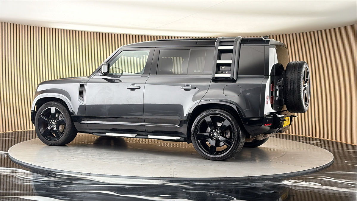 More views of Land Rover Defender 110