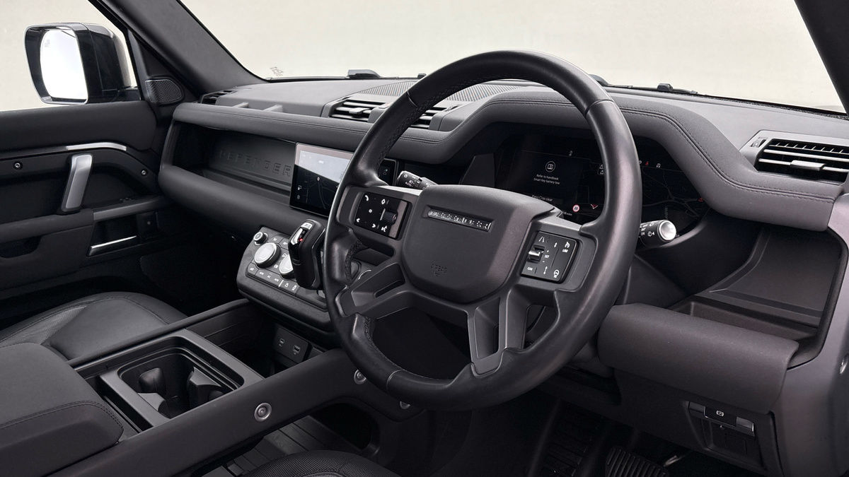 Land Rover Defender 110 Image 5