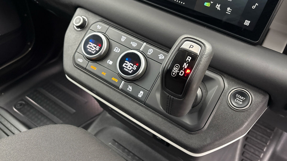 Land Rover Defender 110 Image 6