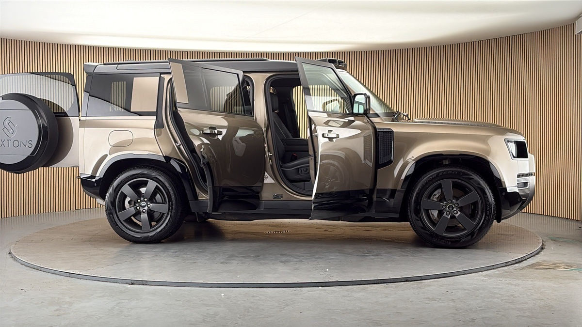 More views of Land Rover Defender 110