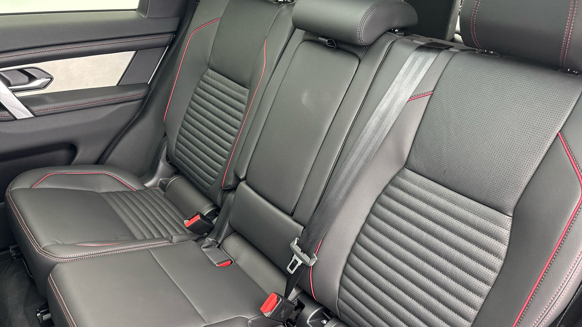 Land Rover Discovery Sport Image 8