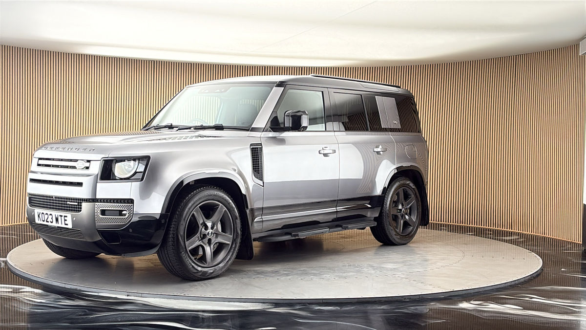 Land Rover Defender 110 Image 20