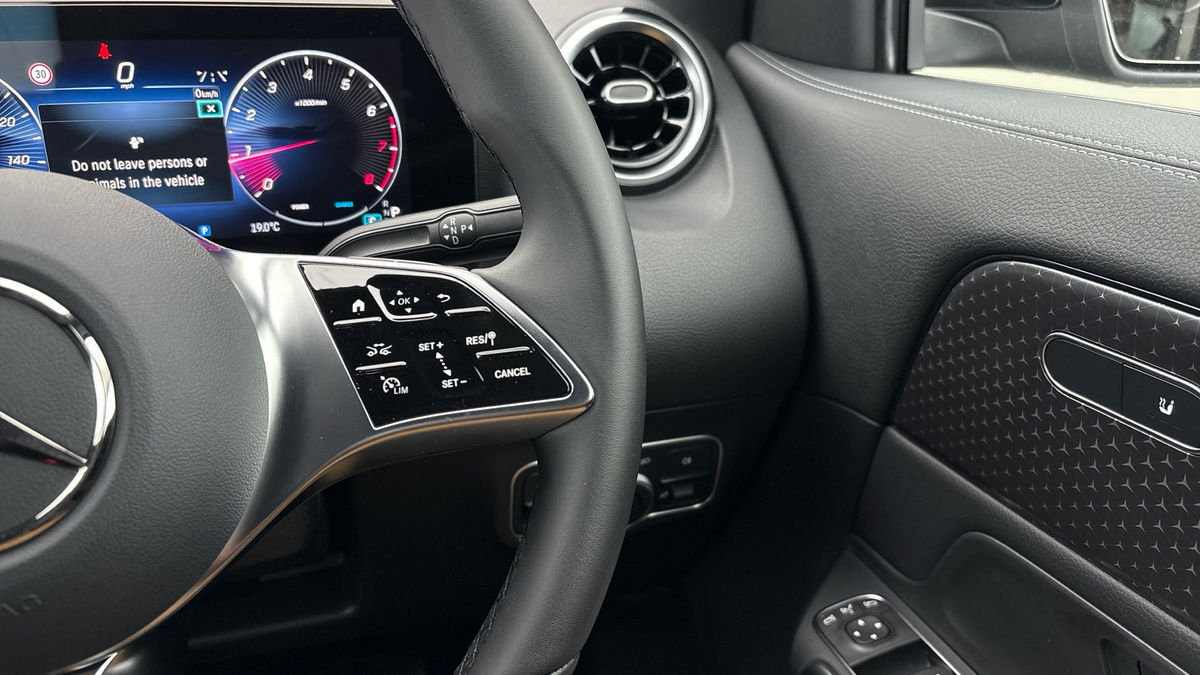 Mercedes-Benz GLA Image 14