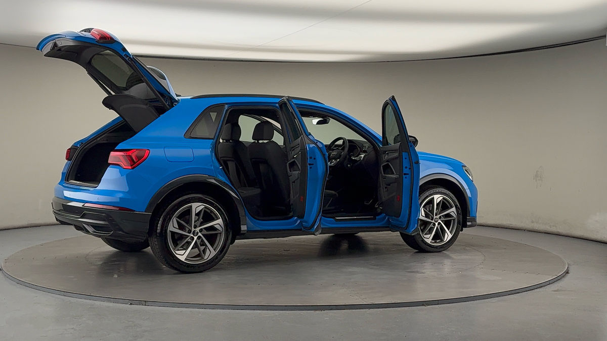 More views of Audi Q3