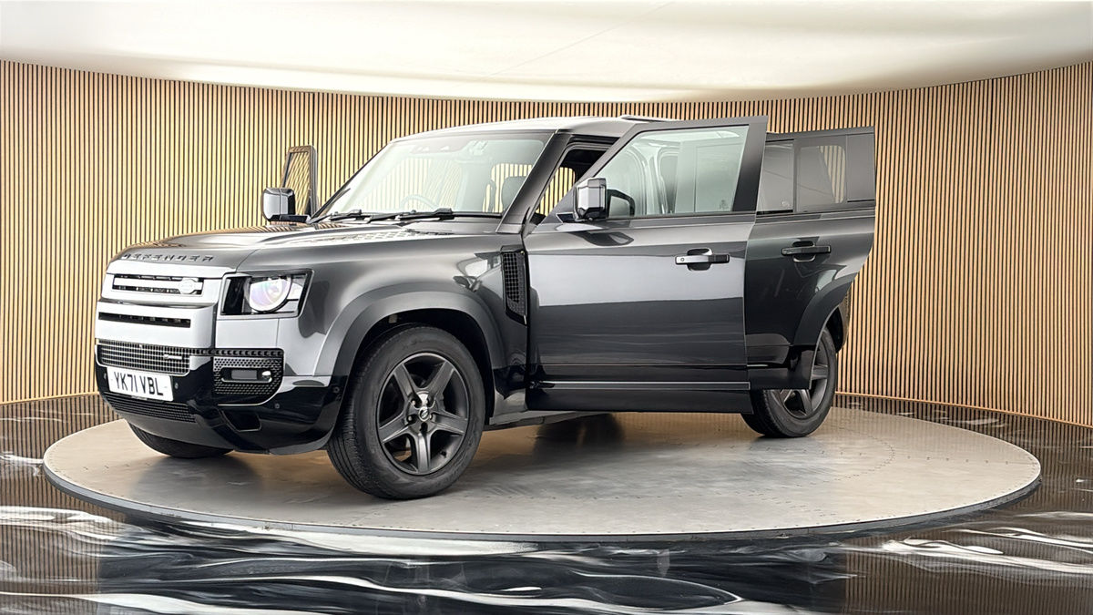 Land Rover Defender 110 Image 22