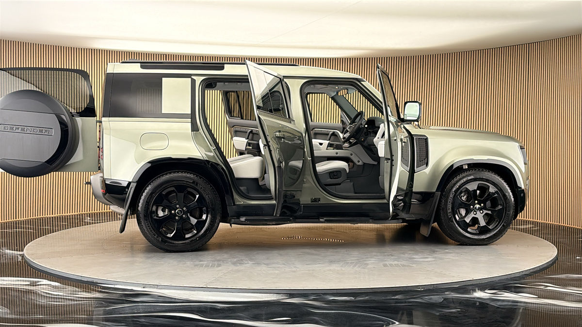 More views of Land Rover Defender 110
