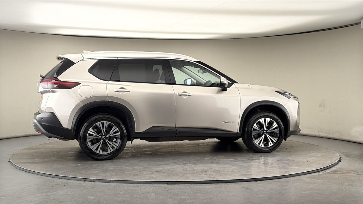 More views of Nissan X-Trail