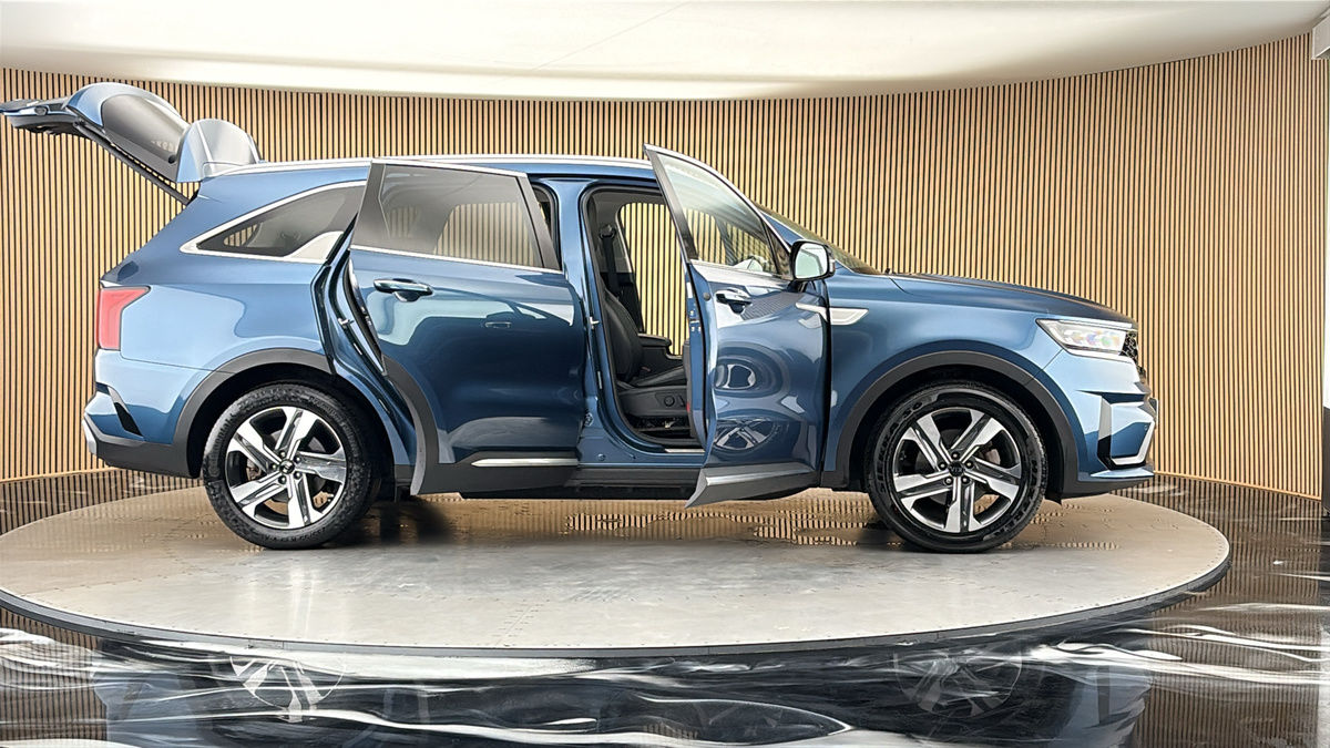 More views of Kia Sorento
