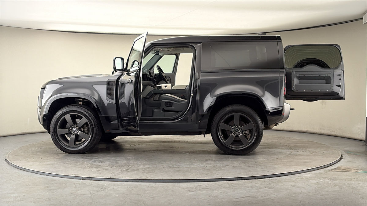 More views of Land Rover Defender 90
