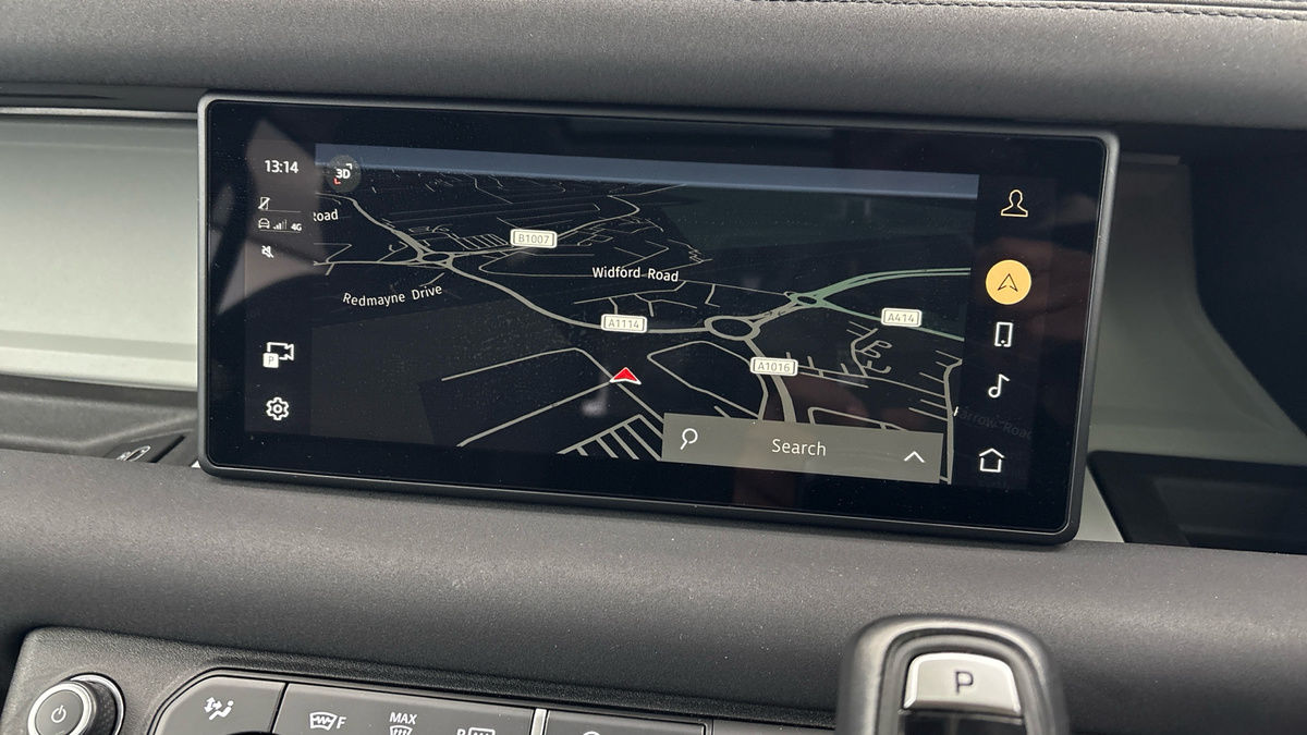 Land Rover Defender 110 Image 17