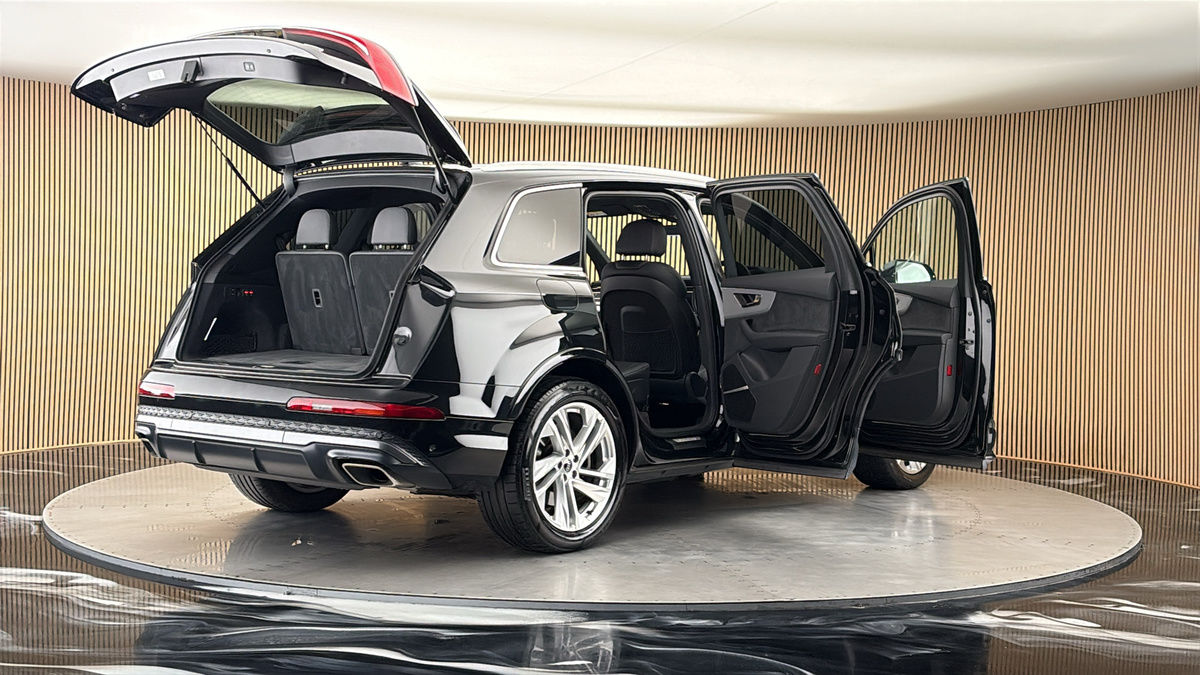More views of Audi Q7