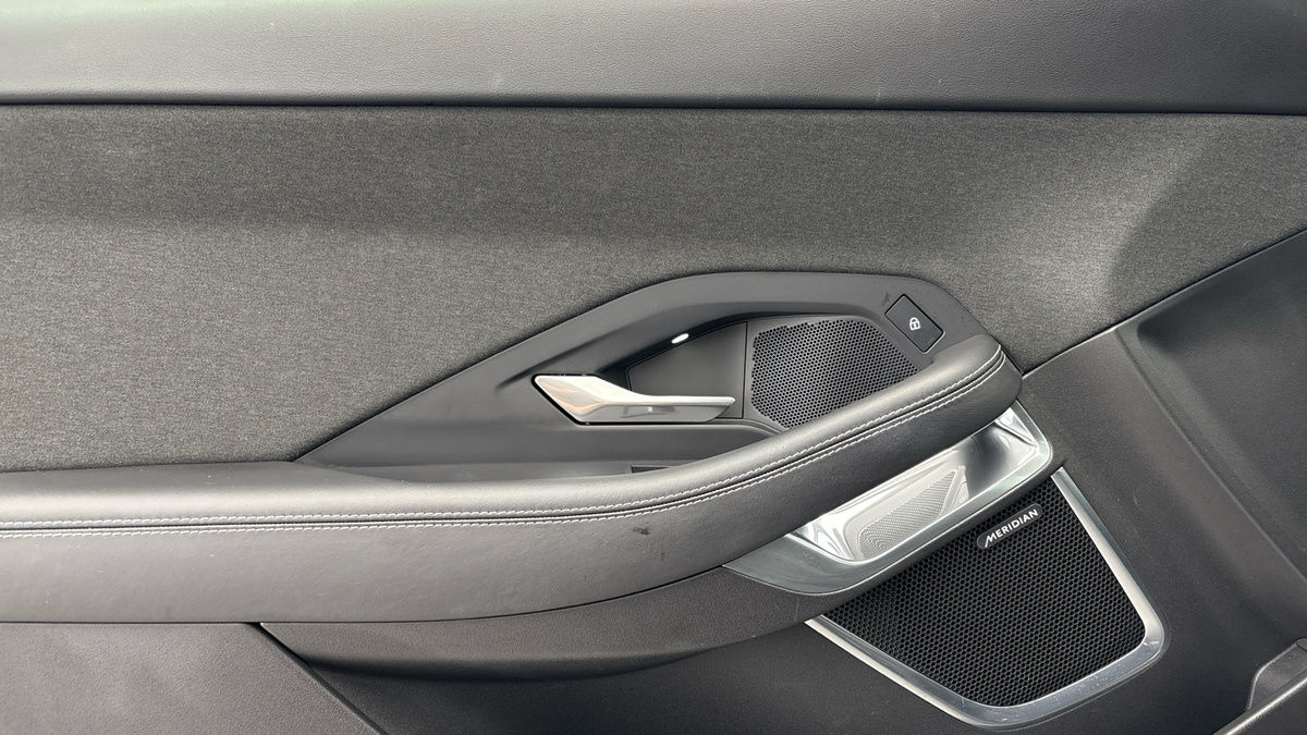 Jaguar E-PACE Image 19