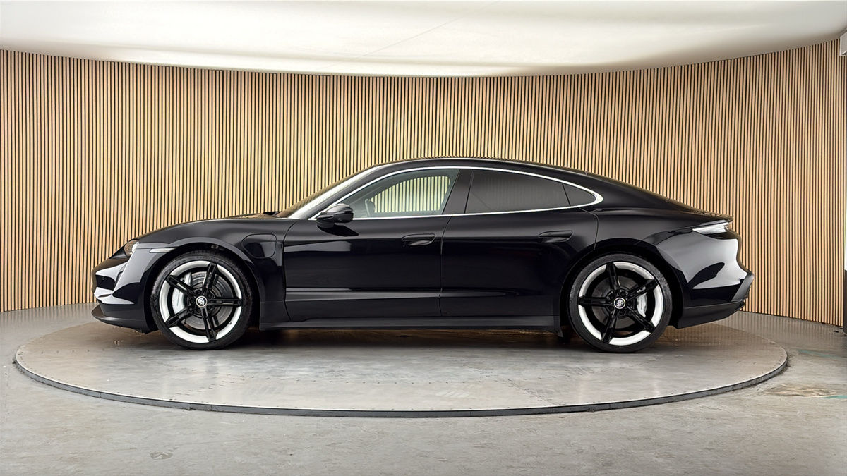 Porsche Taycan Image 15
