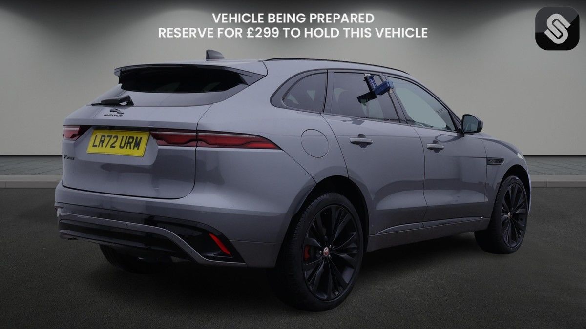 Jaguar F-PACE Image 4