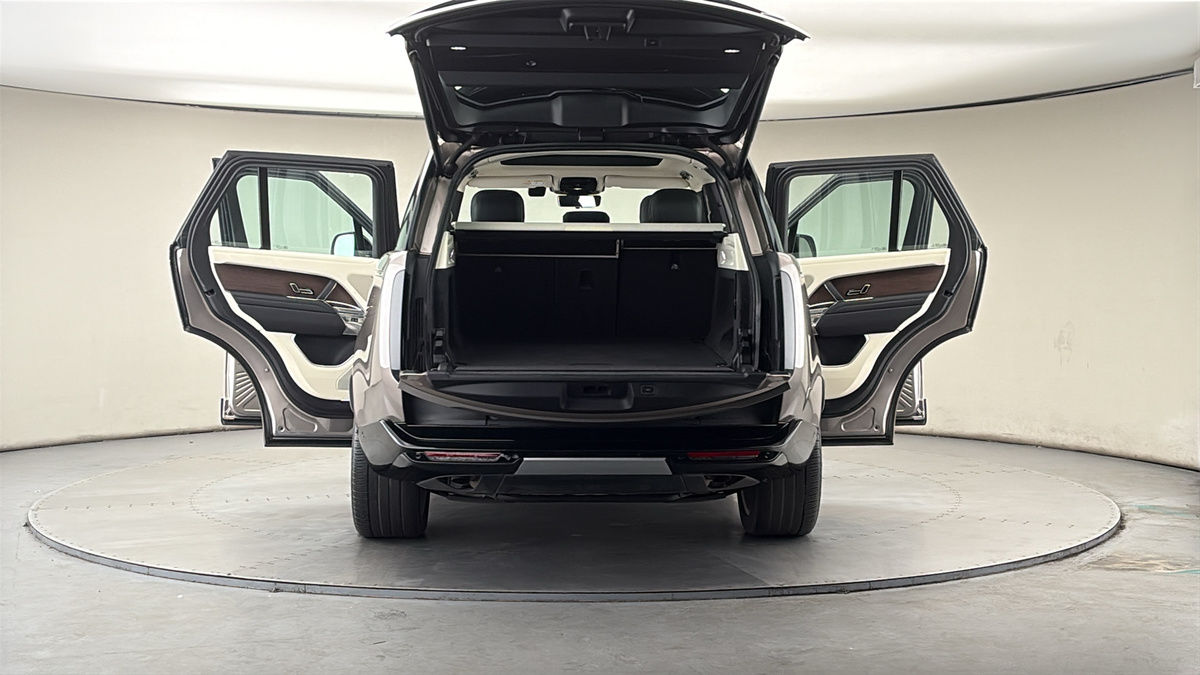 More views of Land Rover Range Rover