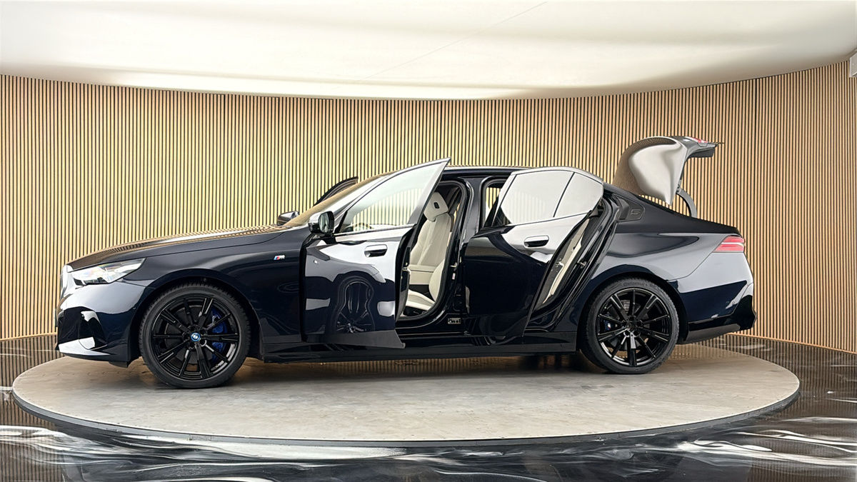 More views of BMW i5