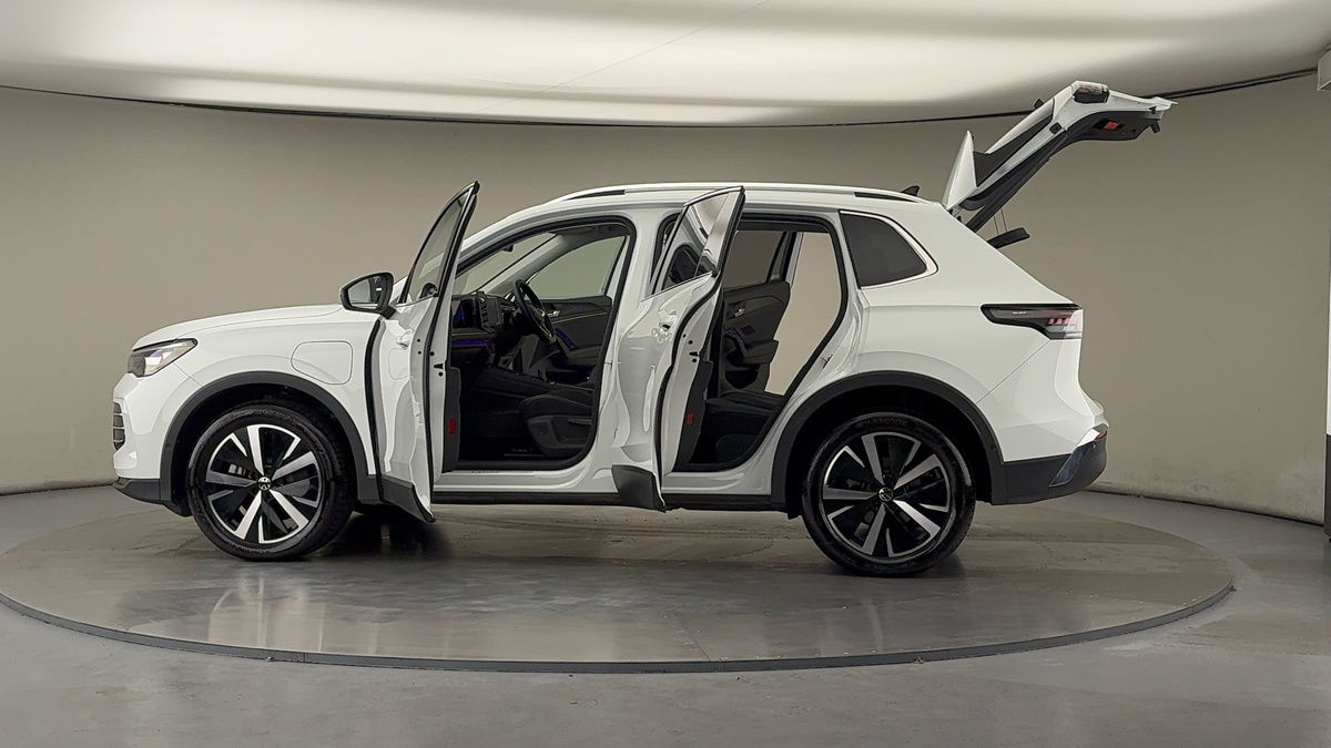 More views of Volkswagen Tiguan