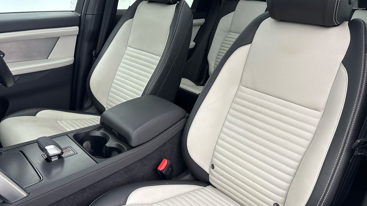 Land Rover Discovery Sport Image 7