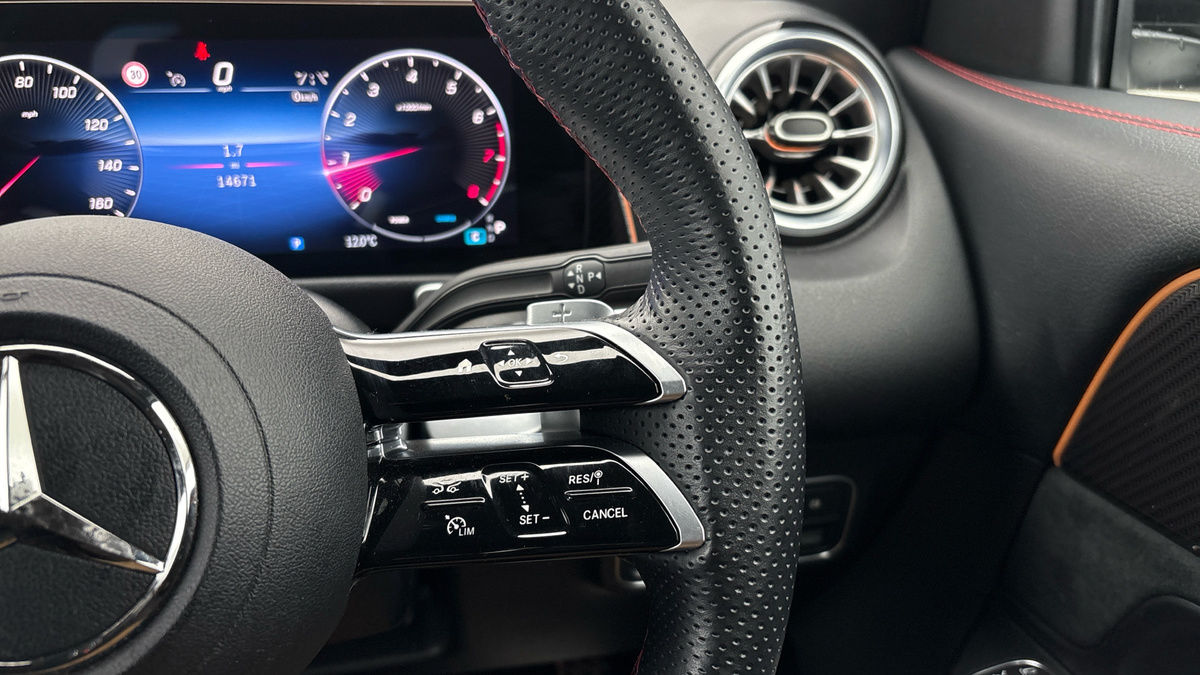 Mercedes-Benz GLB Image 14