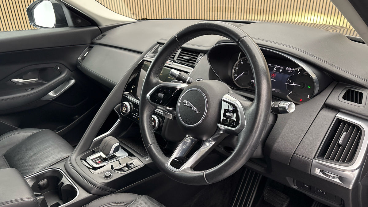 Jaguar E-PACE Image 5