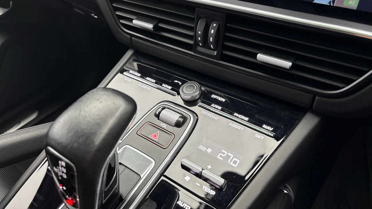 Porsche Cayenne Image 29