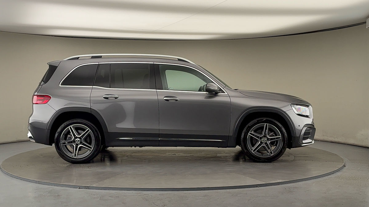 Mercedes-Benz GLB Image 16