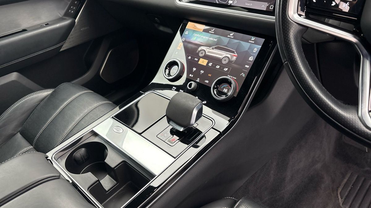 Land Rover Range Rover Velar Image 24