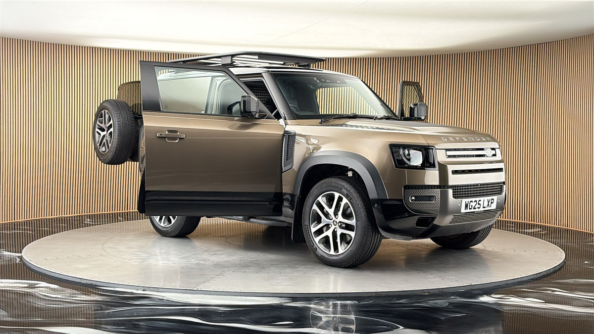 More views of Land Rover Defender 90