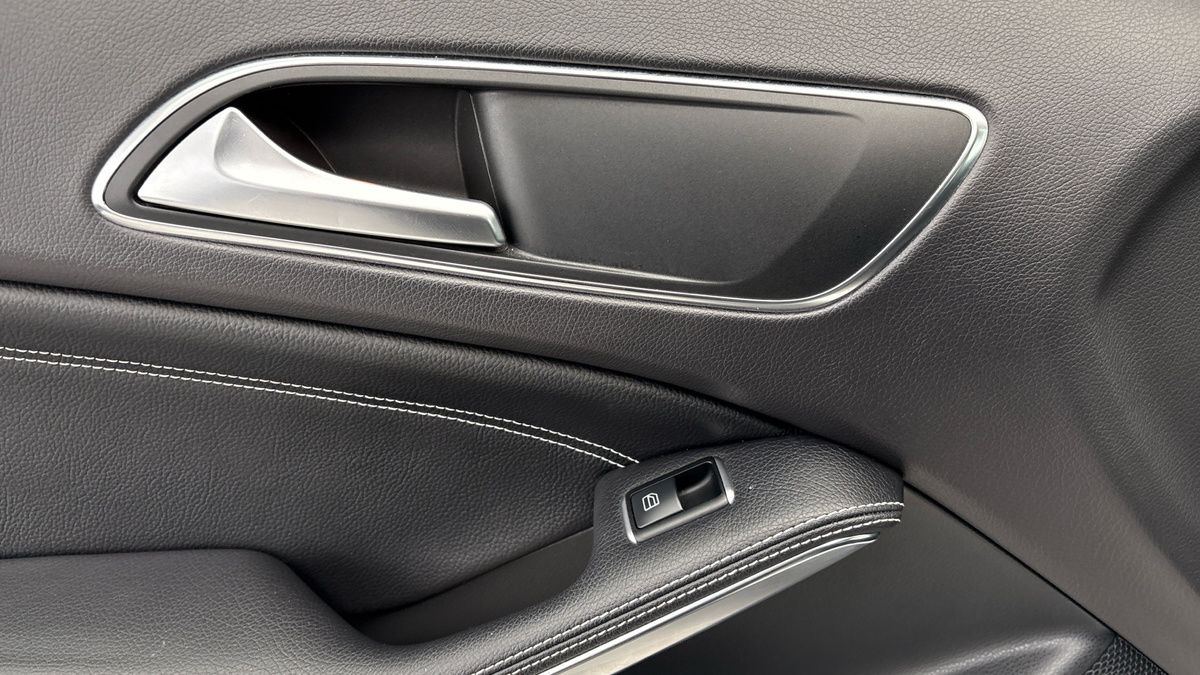 Mercedes-Benz GLA Image 19