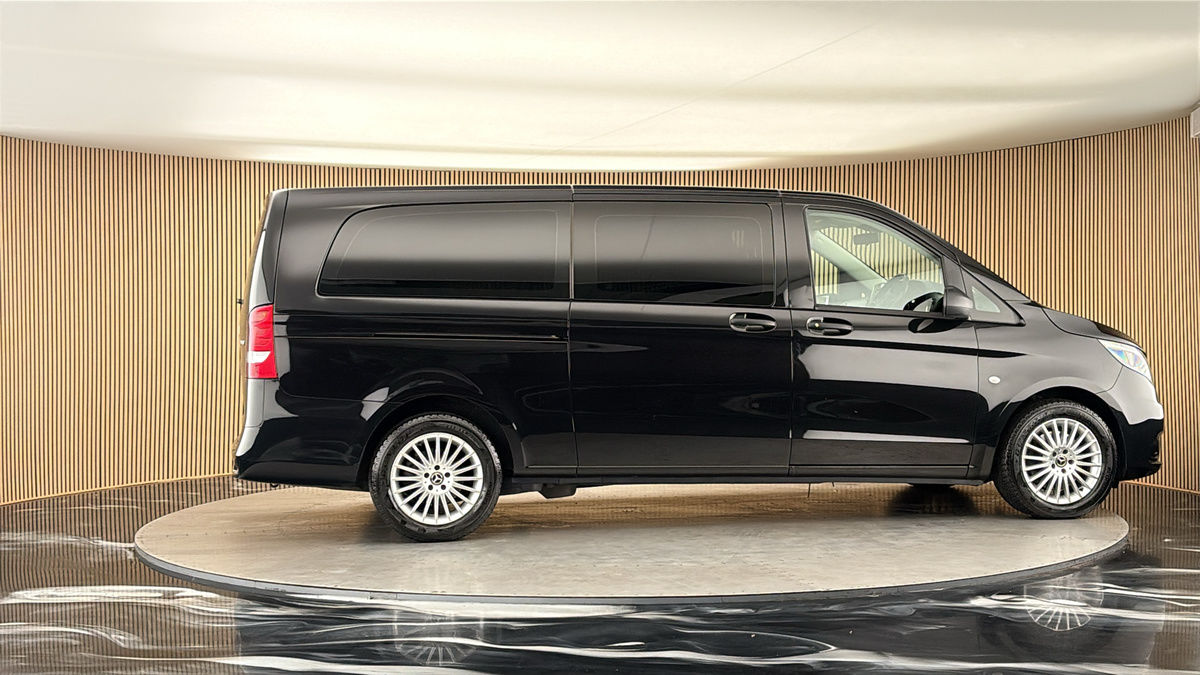 More views of Mercedes-Benz Vito