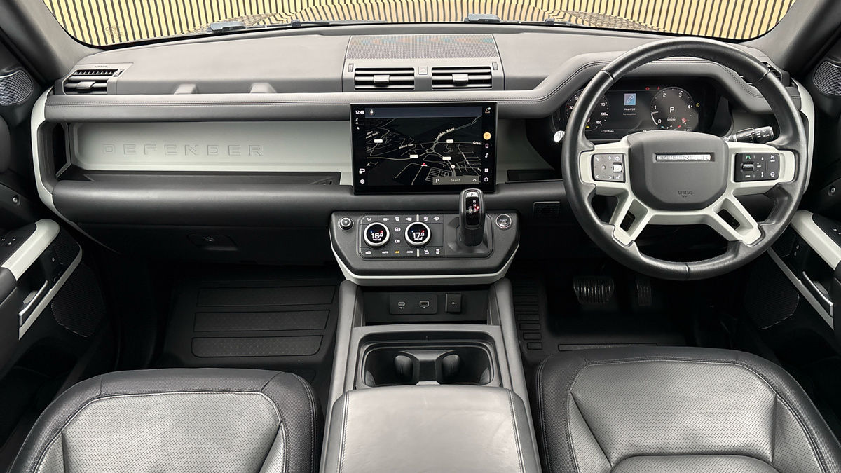 Land Rover Defender 110 Image 12