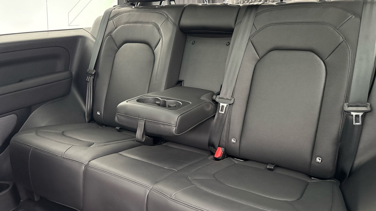 Land Rover Defender 90 Urban Image 18