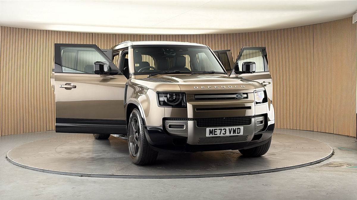 More views of Land Rover Defender 110