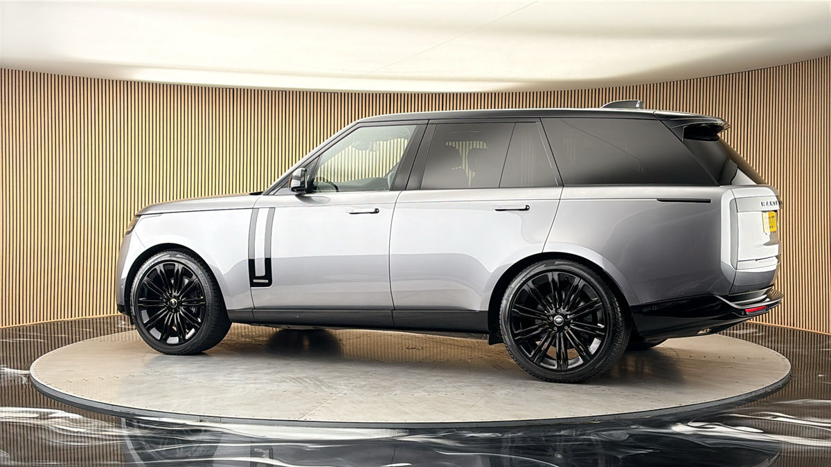 More views of Land Rover Range Rover