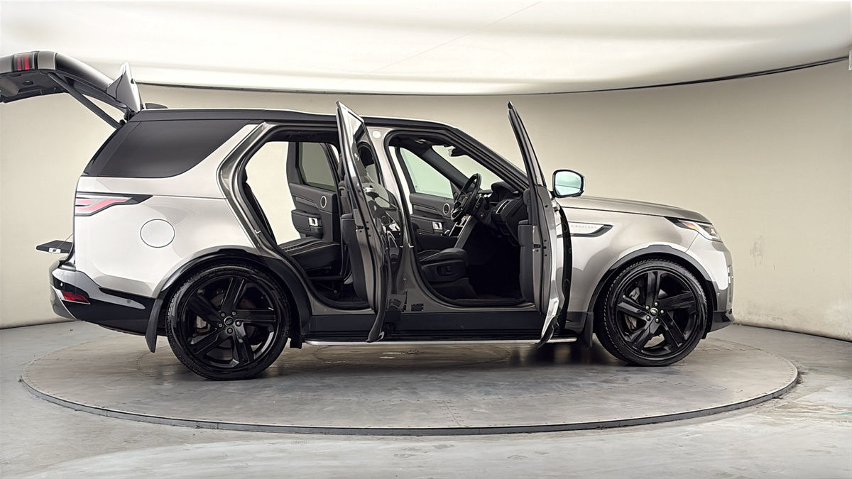 More views of Land Rover Discovery