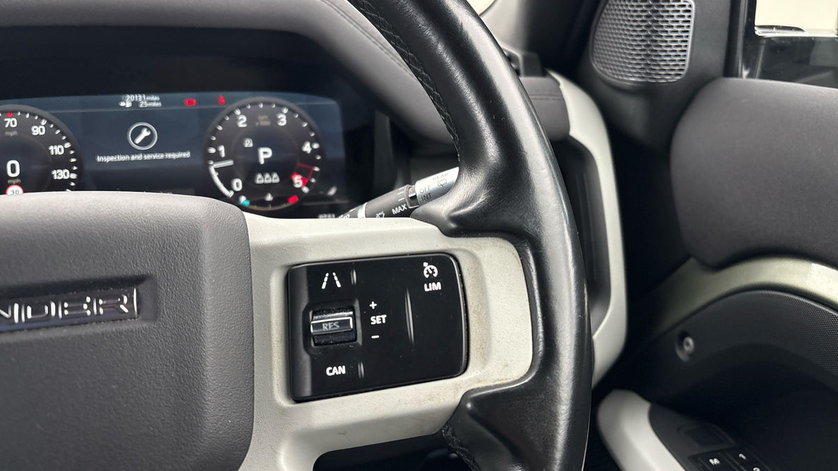 Land Rover Defender 110 Image 14