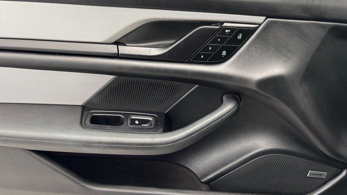 Porsche Taycan Image 20