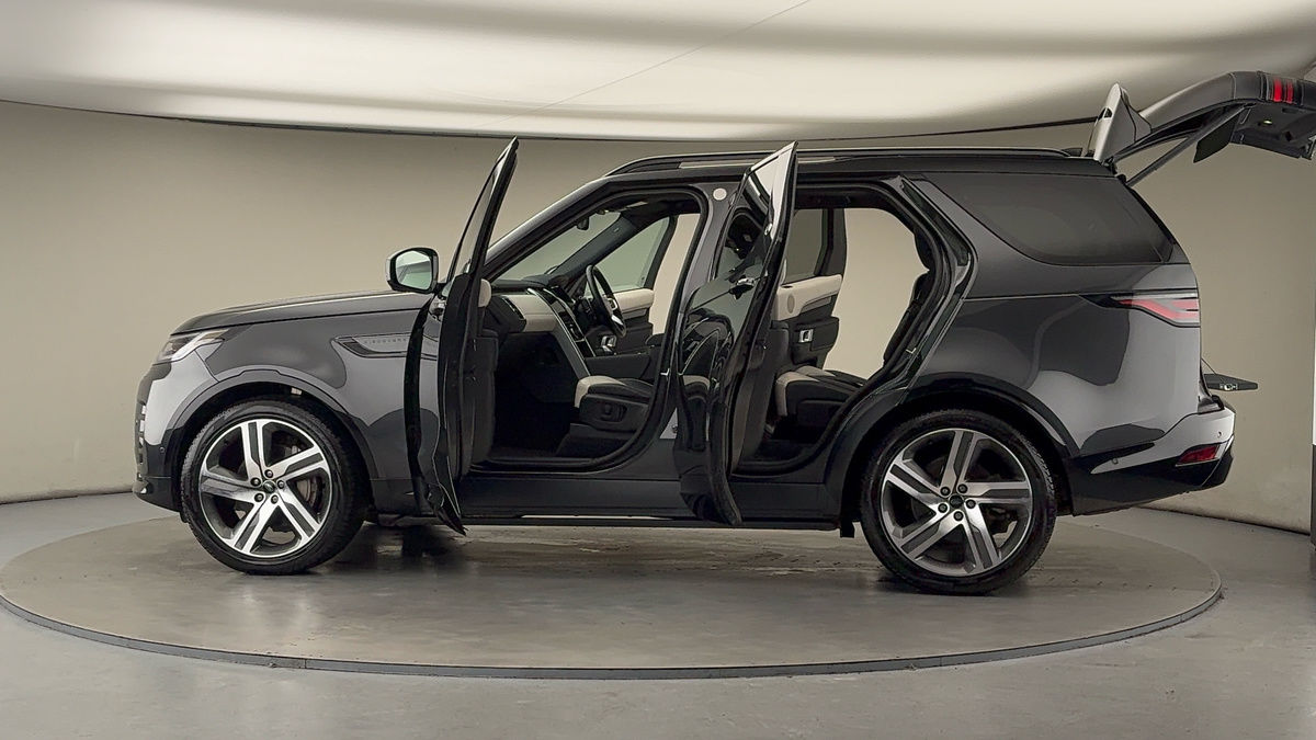 More views of Land Rover Discovery