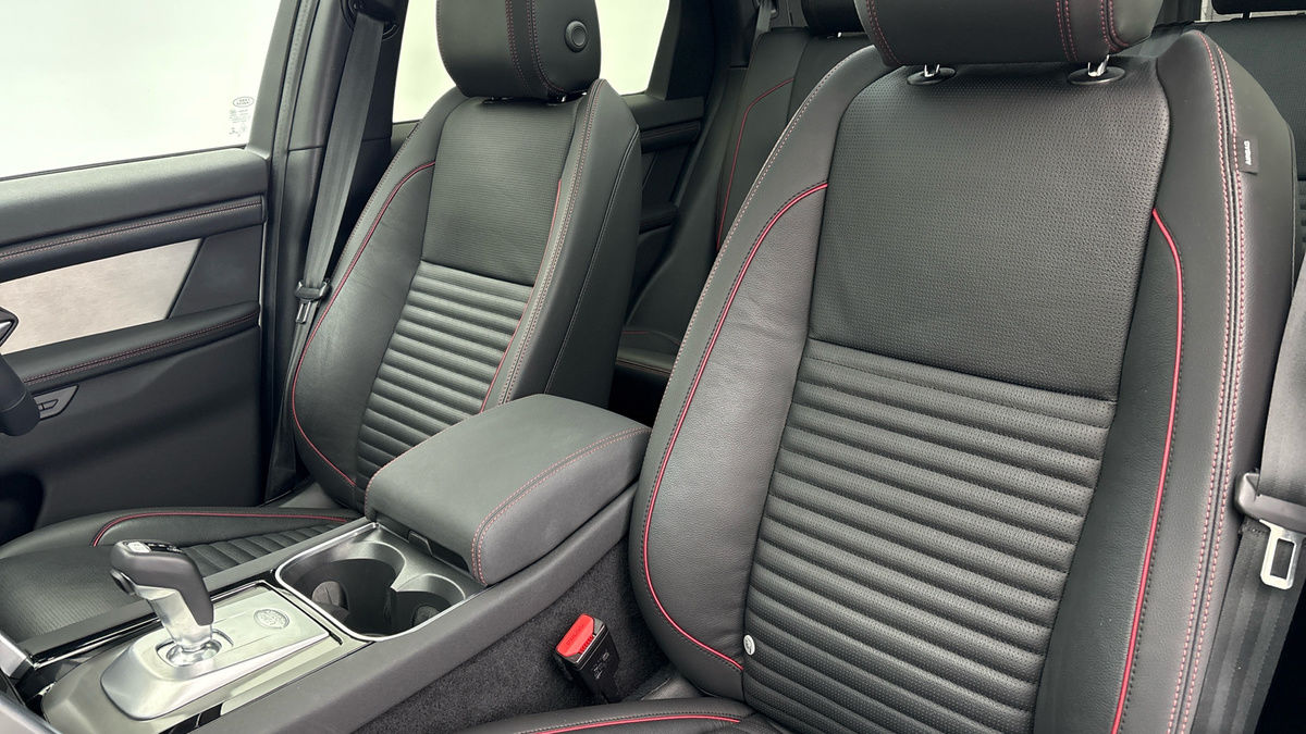 Land Rover Discovery Sport Image 7