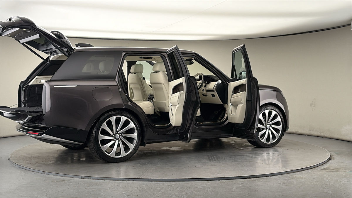 More views of Land Rover Range Rover