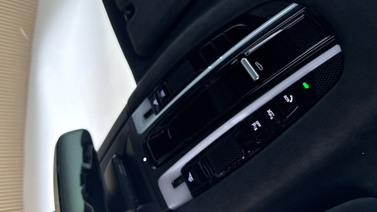 Porsche Cayenne Image 32
