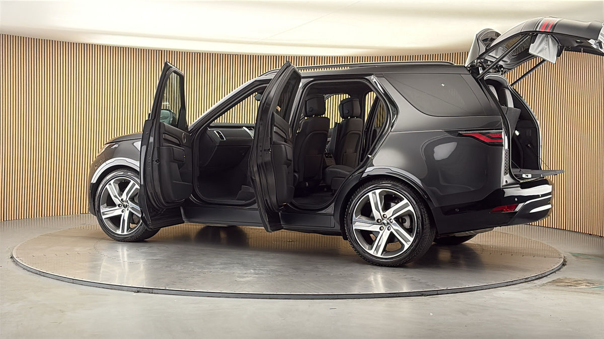 More views of Land Rover Discovery