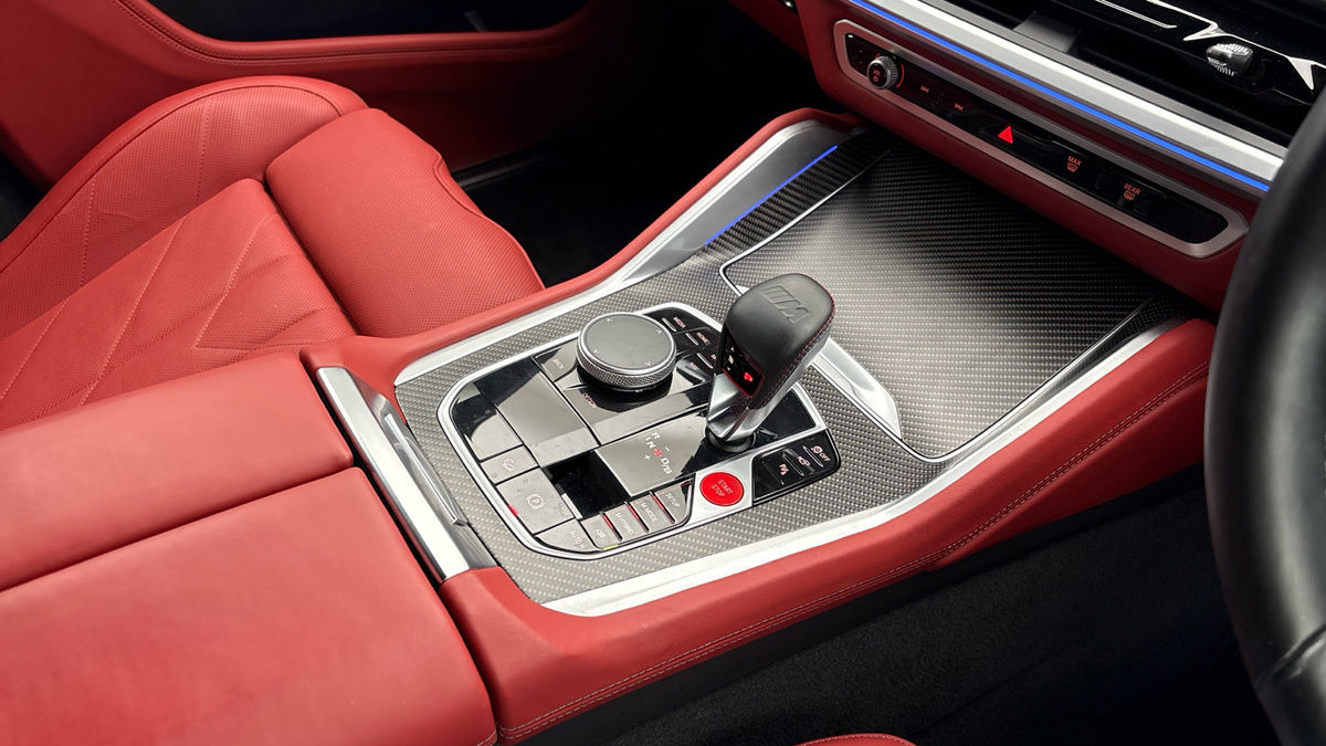 BMW XM Image 18