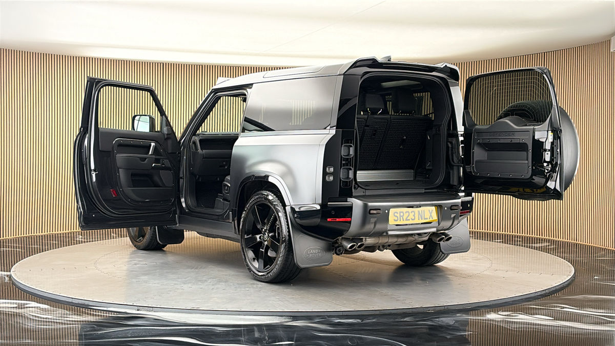 Land Rover Defender 90 Image 23