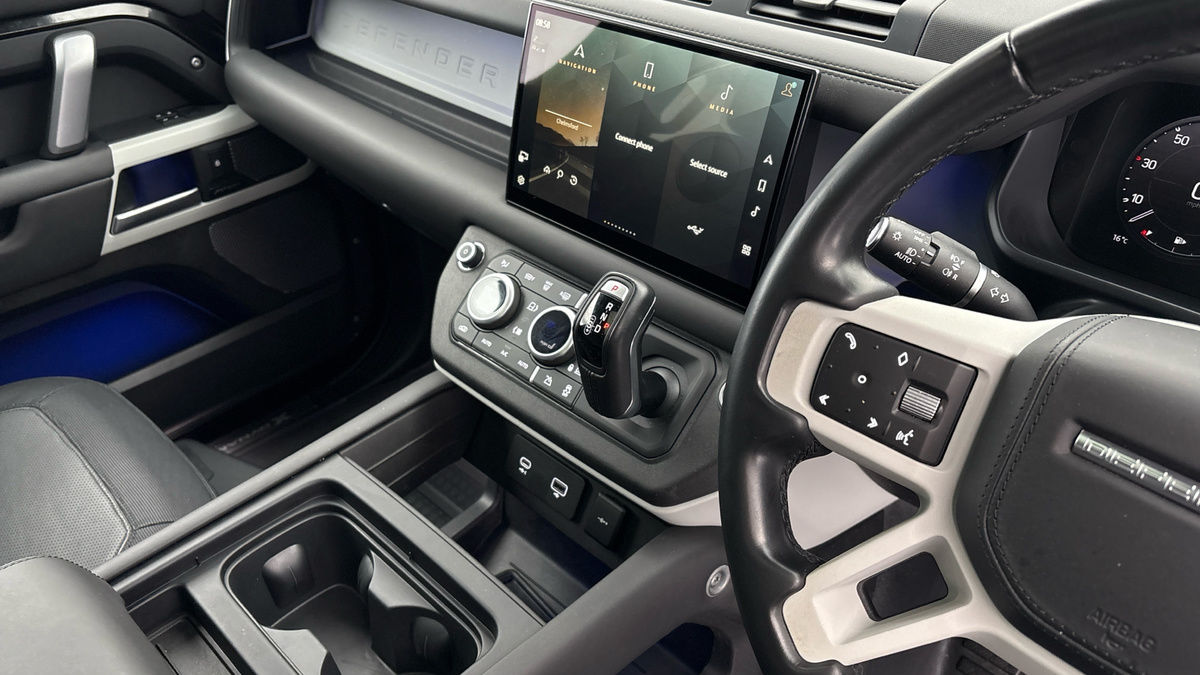 Land Rover Defender 110 Image 18