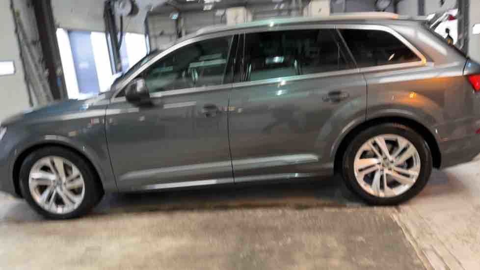 More views of Audi Q7