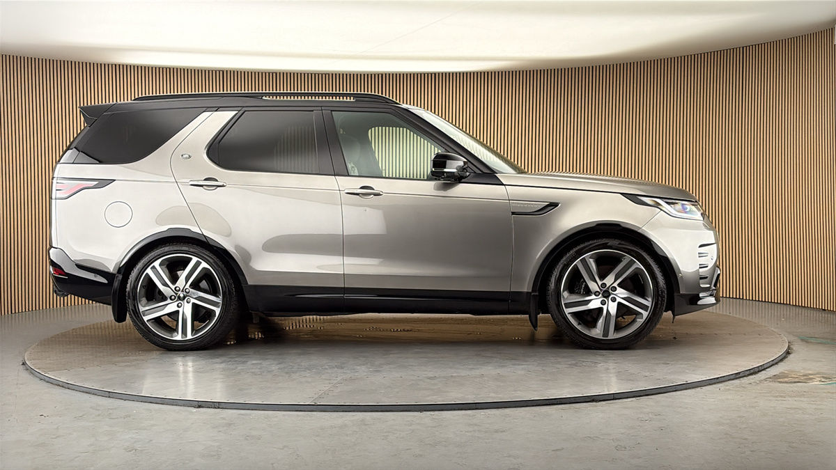 More views of Land Rover Discovery