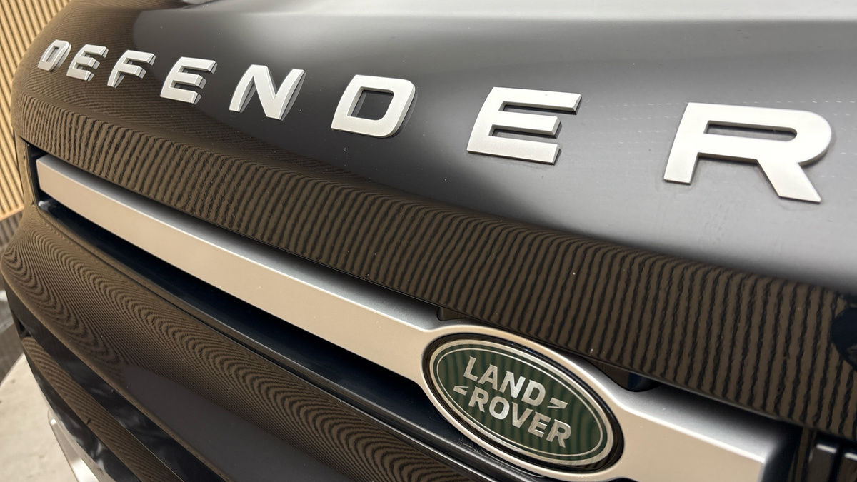 Land Rover Defender 90 Image 24